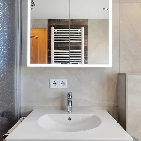 Armbruster Apartment *